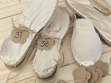 Cargar imagen en el visor de la galería, Alpargatas de boda en tono beige para invitadas a la boda