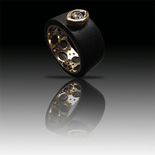 Cargar imagen en el visor de la galería, Anillo de oro y diamantes con madera de Ébano modelo Horus