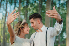 Cargar imagen en el visor de la galería, Alianza de madera y oro modelo Legance 79