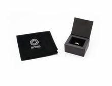 Cargar imagen en el visor de la galería, Anillo de pedida de madera y plata con piedra modelo Oshi