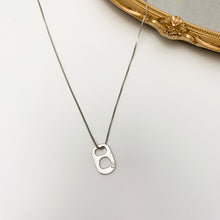 Cargar imagen en el visor de la galería, Anilla de lata de refresco con colgante