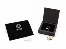 Load image into Gallery viewer, Wood and gold ring with strip of diamonds Onegaur model