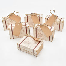Cargar imagen en el visor de la galería, Cajas de cartón con forma de maleta para regalos de boda
