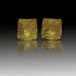 Yurika model textured gold earrings