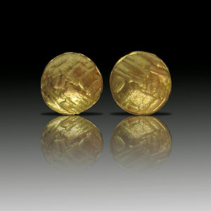 Yurika model textured gold earrings