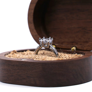 Caja de madera de nogal para anillos