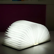 Cargar imagen en el visor de la galería, Libro de madera personalizable con luz en el interior
